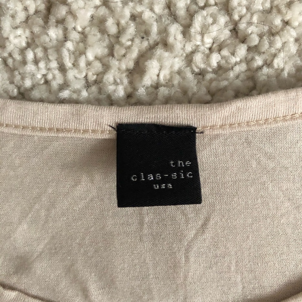 Graphic Scoop Neck Tee - Picture 3 of 4